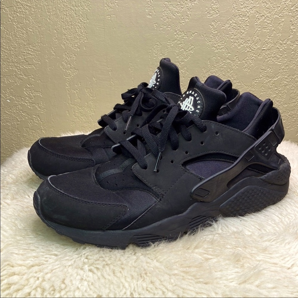 Size 13 Mens Nike Hurache Black shoes